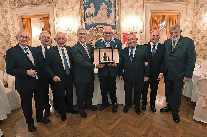 Virtus, Alberto Bucci premiato con la “Torre di Maratona”